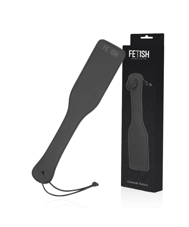 fetish submissive frusta in pelle vegana