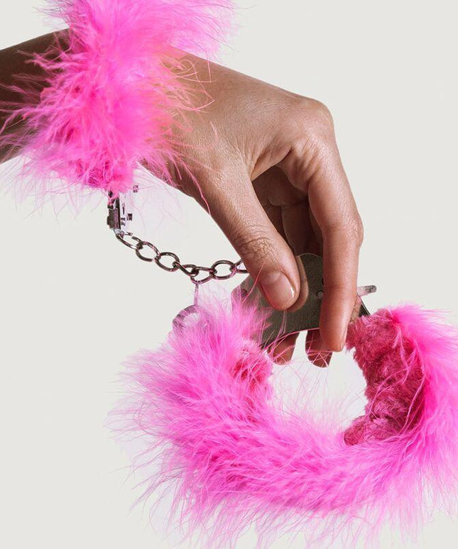 adrien lastic manette in metallo con piume rosa