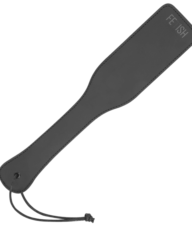 fetish submissive frusta in pelle vegana