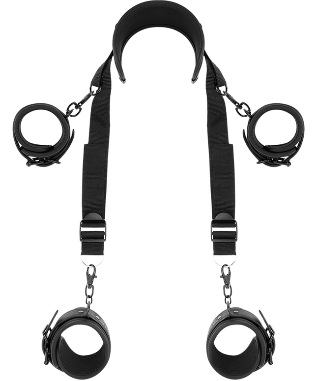 fetish submissive posizione master con 4 manette rivestite in noprene